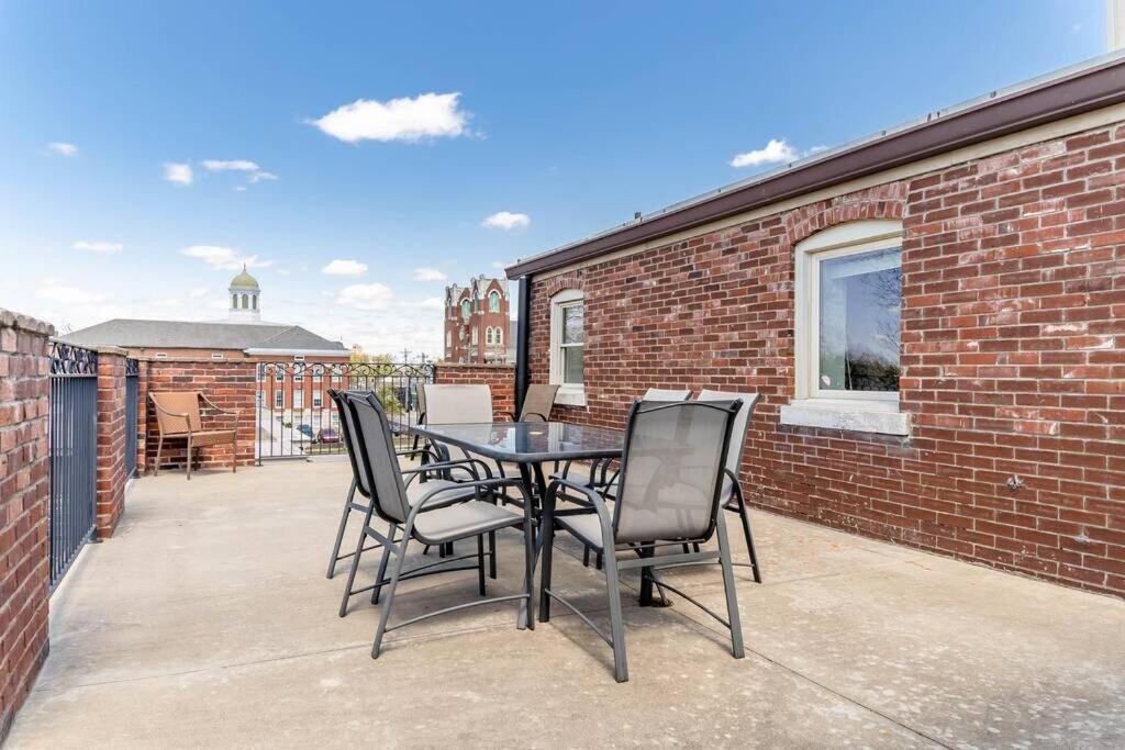 King Penthouse Sleep8 4bed 3br 2ba Swepson Loft Apartment Louisville