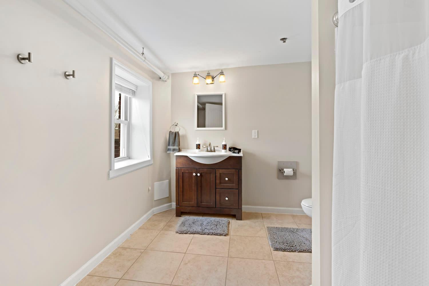 King Penthouse Sleep8 4bed 3br 2ba Swepson Loft *