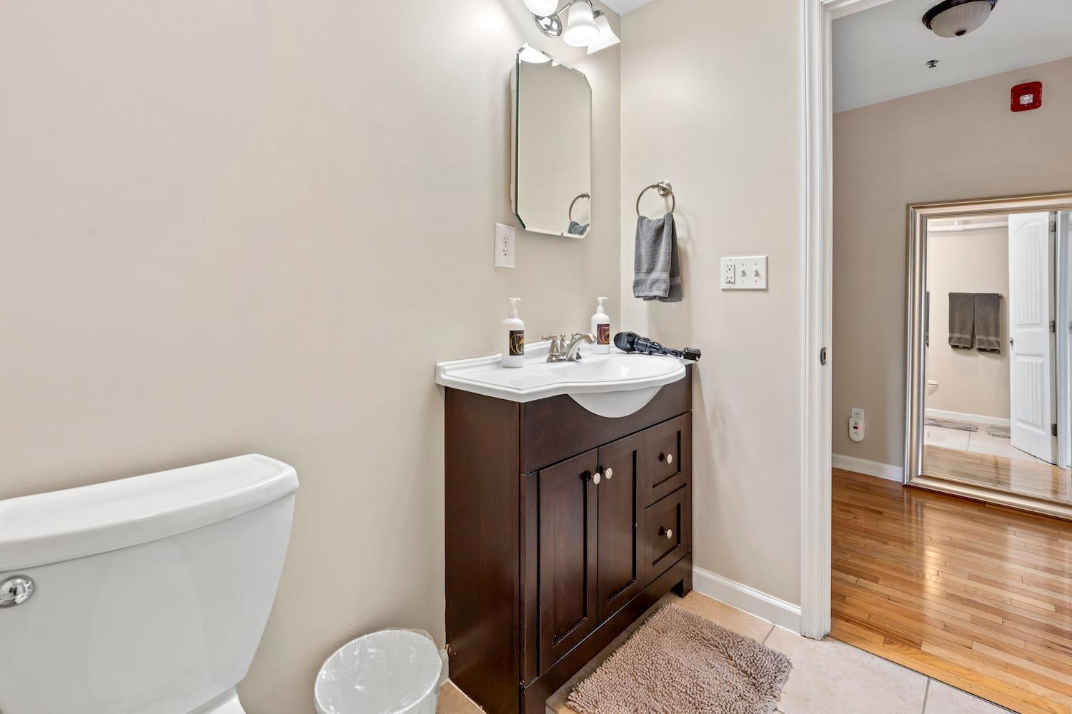 King Penthouse Sleep8 4bed 3br 2ba Swepson Loft * Louisville