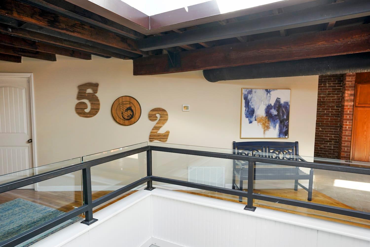 King Penthouse Sleep8 4bed 3br 2ba Swepson Loft Louisville