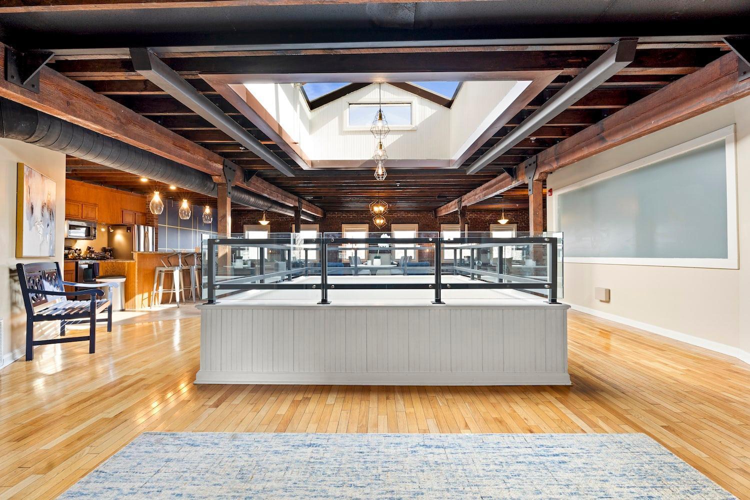 Apartment King Penthouse Sleep8 4bed 3br 2ba Swepson Loft