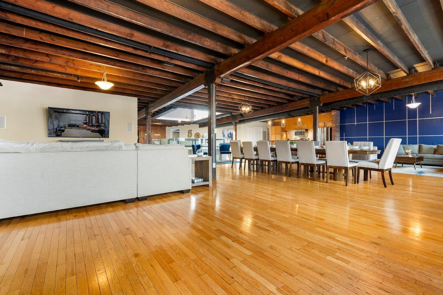Apartment King Penthouse Sleep8 4bed 3br 2ba Swepson Loft *