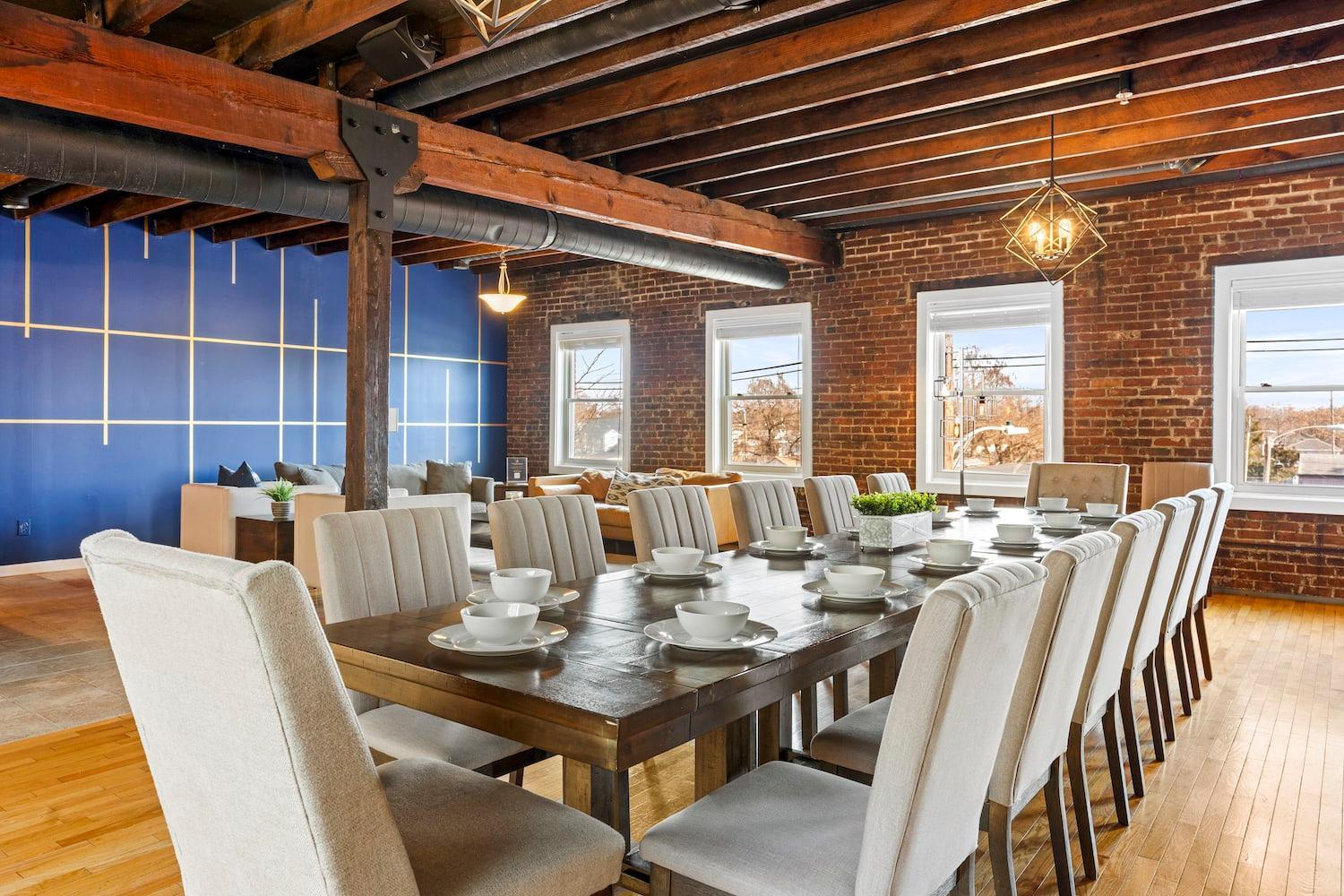 King Penthouse Sleep8 4bed 3br 2ba Swepson Loft *