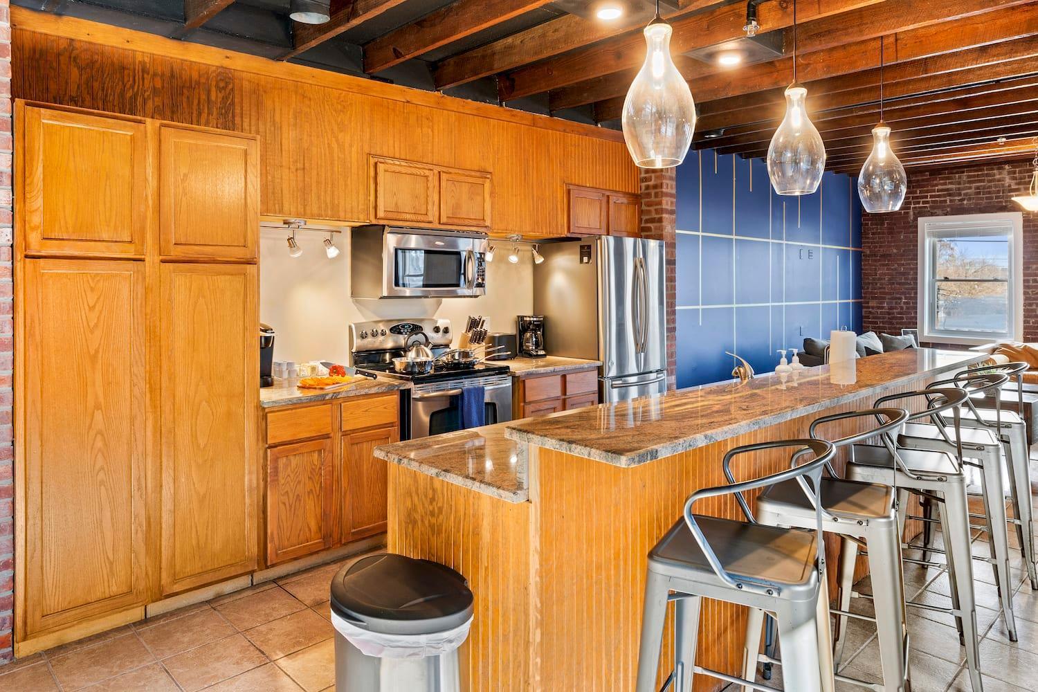 King Penthouse Sleep8 4bed 3br 2ba Swepson Loft Louisville