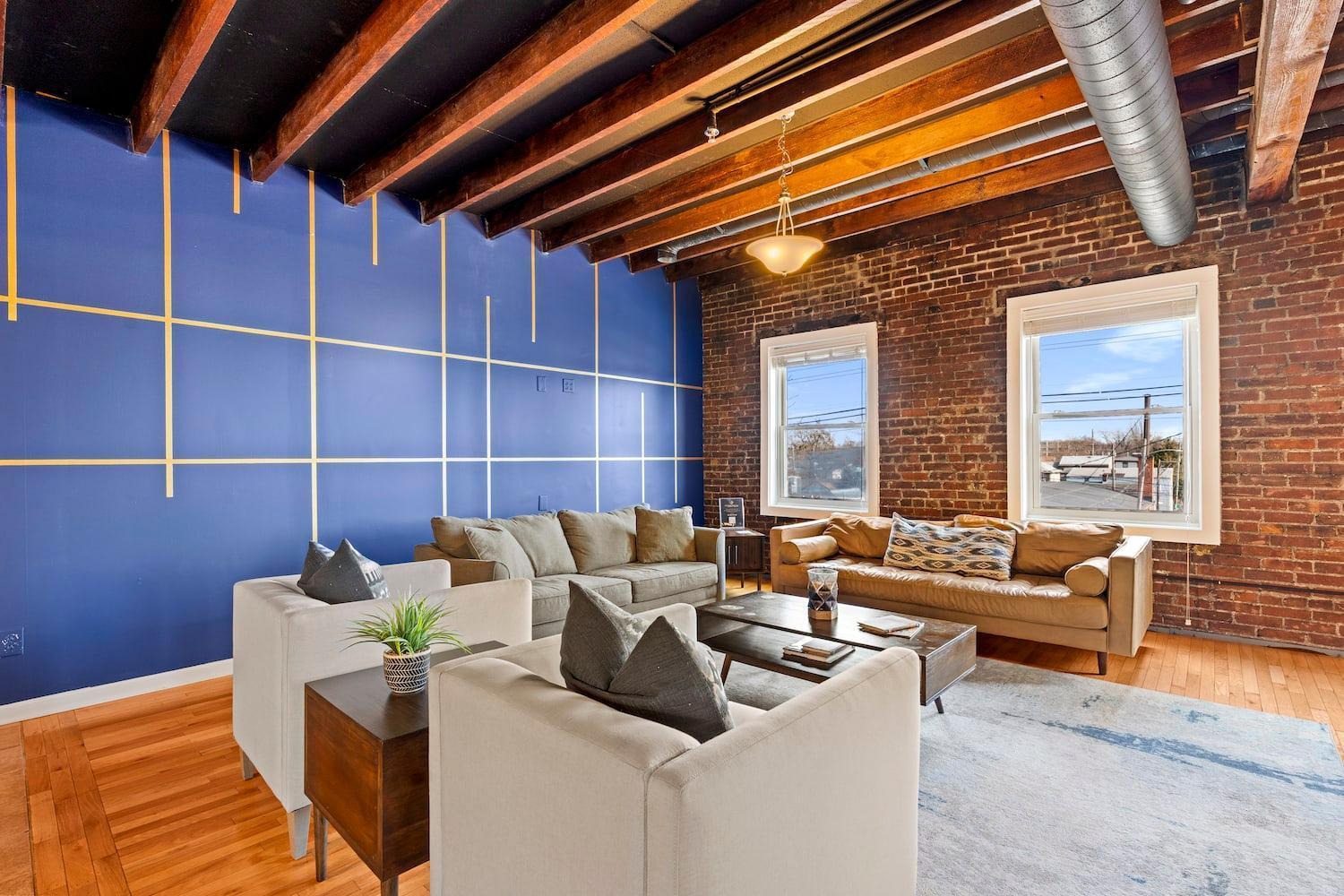 King Penthouse Sleep8 4bed 3br 2ba Swepson Loft * Louisville