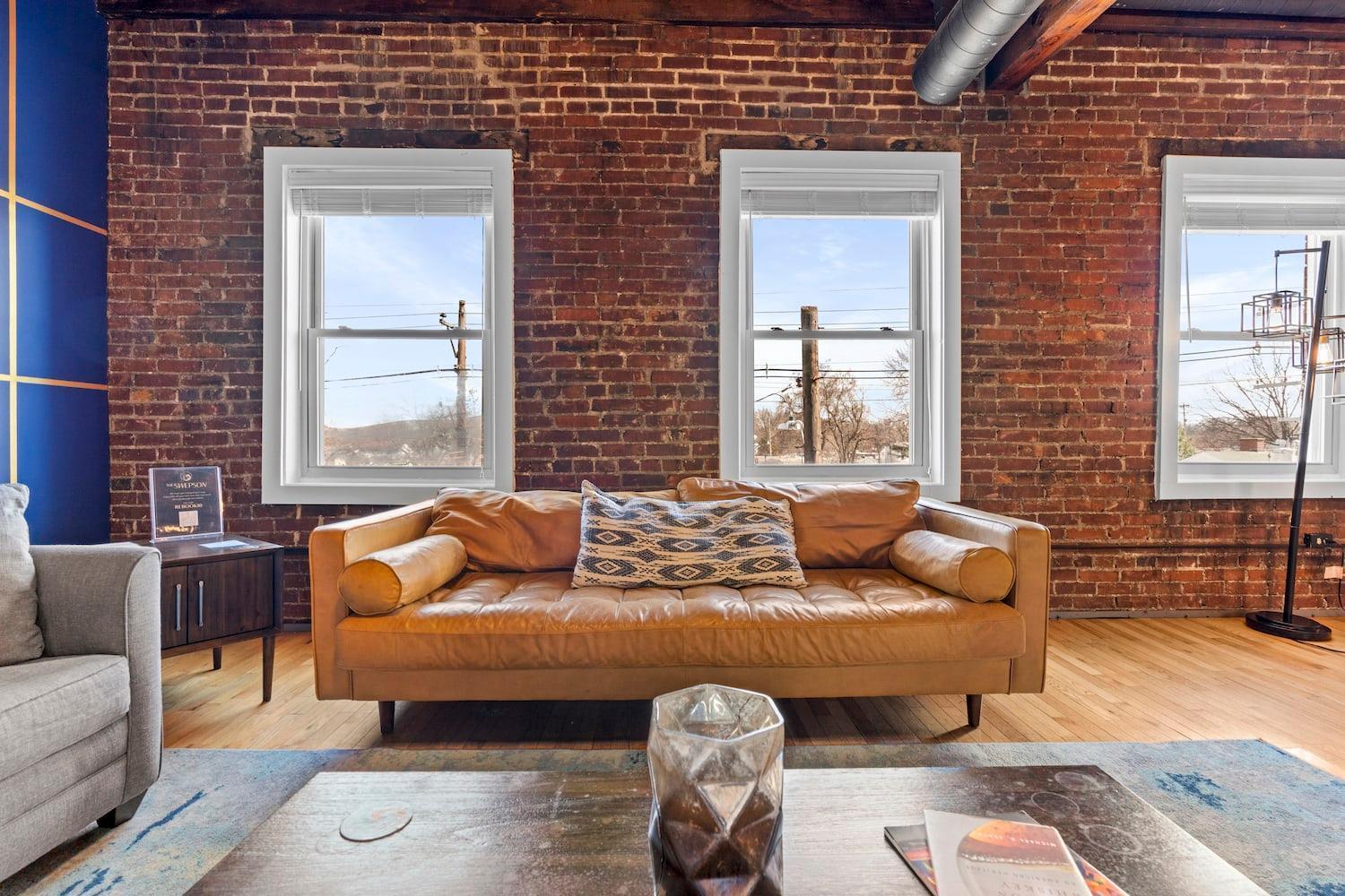 King Penthouse Sleep8 4bed 3br 2ba Swepson Loft