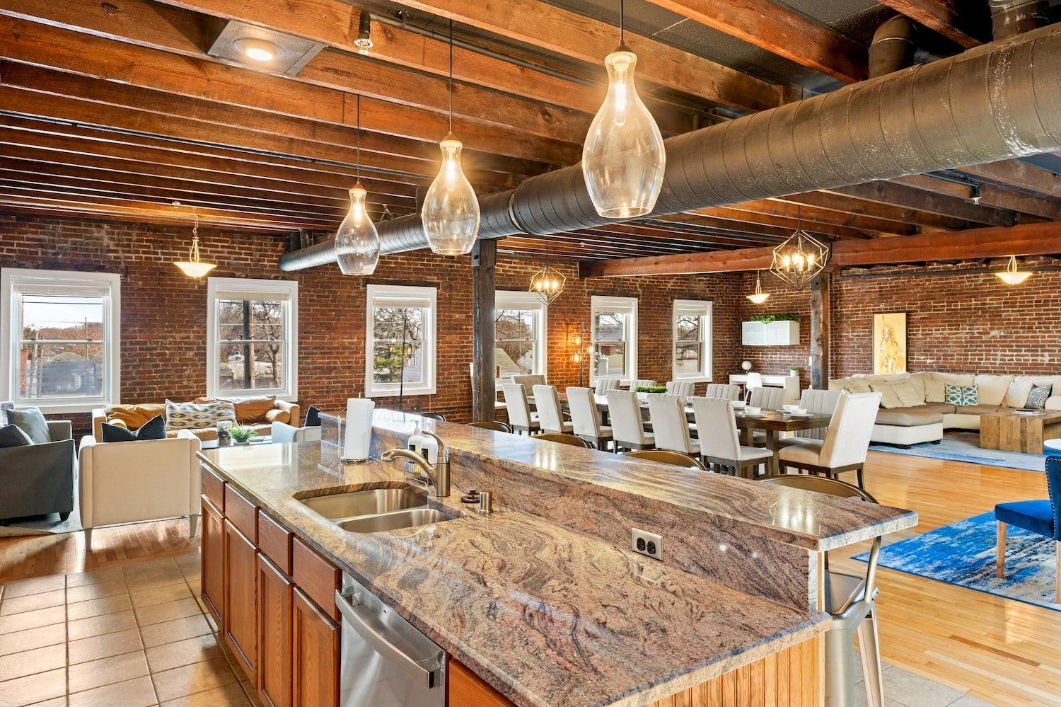 Apartment King Penthouse Sleep8 4bed 3br 2ba Swepson Loft *