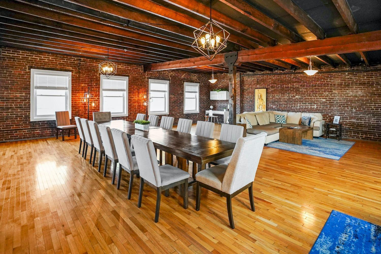 King Penthouse Sleep8 4bed 3br 2ba Swepson Loft Apartment Louisville