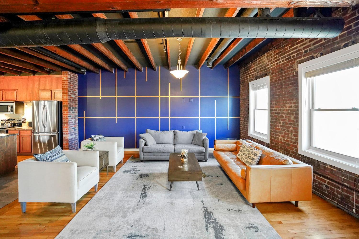 King Penthouse Sleep8 4bed 3br 2ba Swepson Loft Louisville