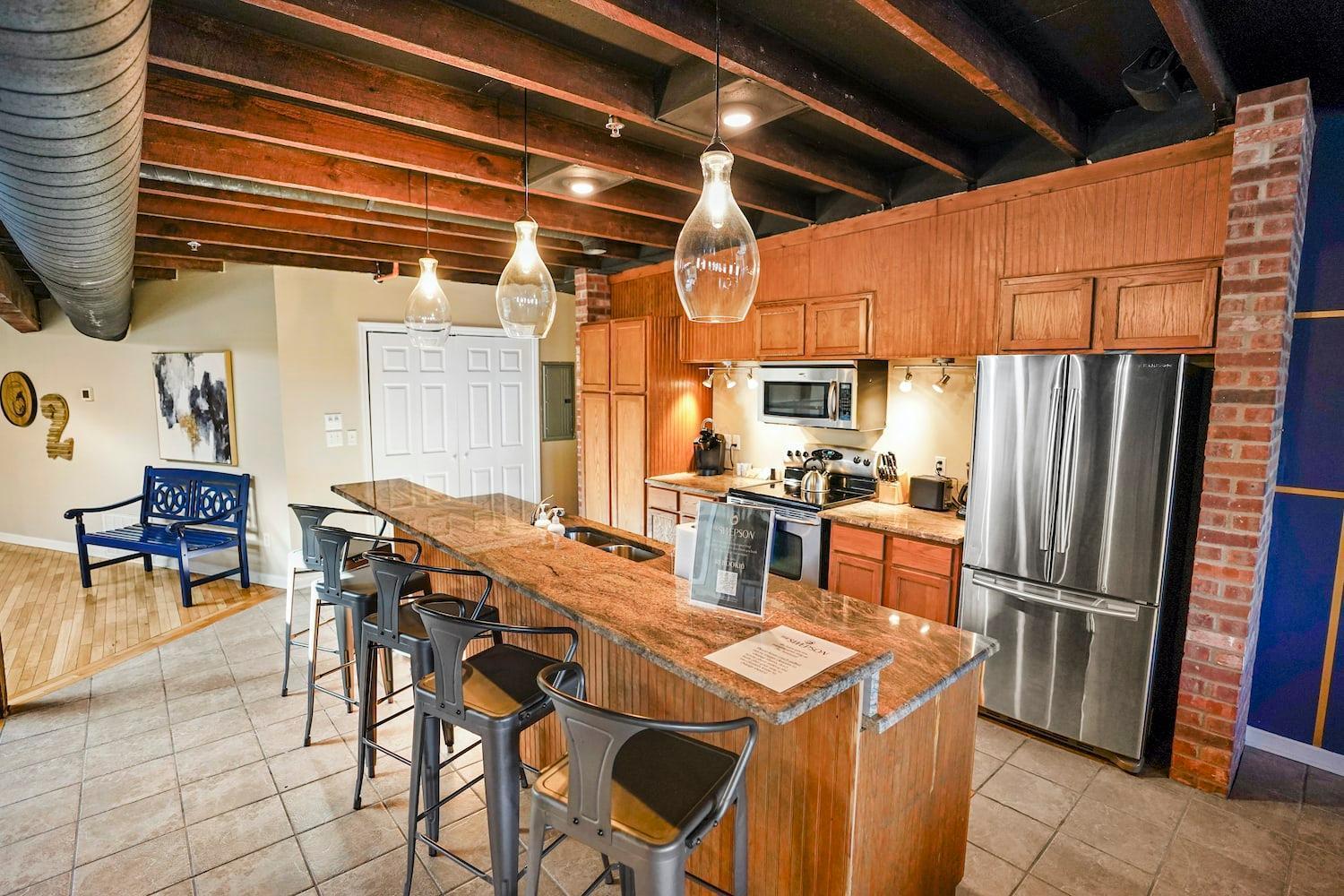 King Penthouse Sleep8 4bed 3br 2ba Swepson Loft * Louisville