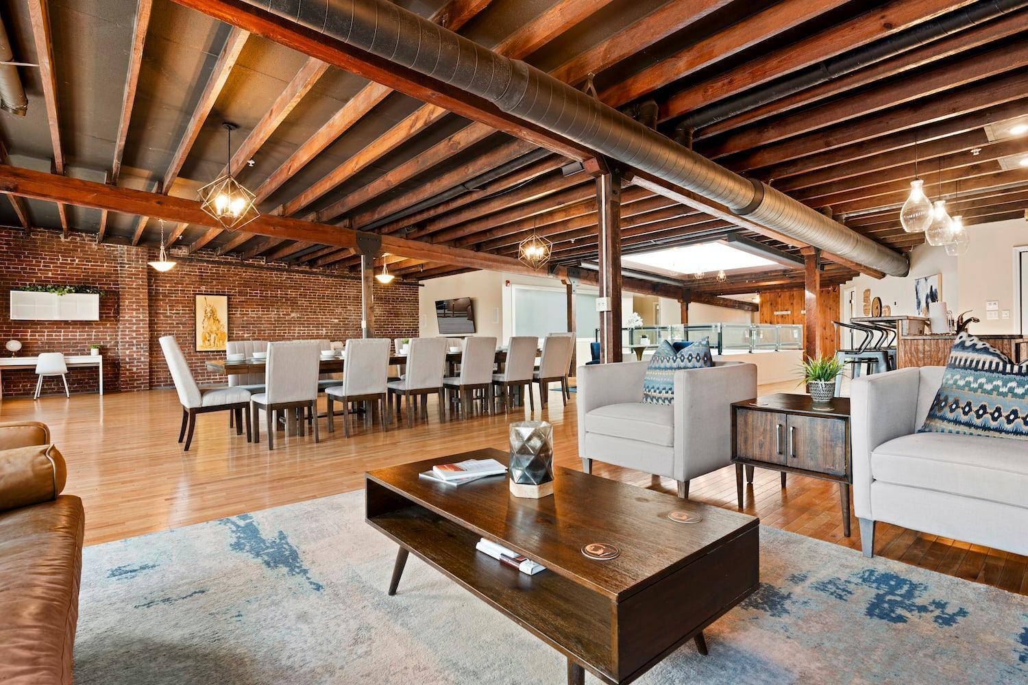 Apartment King Penthouse Sleep8 4bed 3br 2ba Swepson Loft *