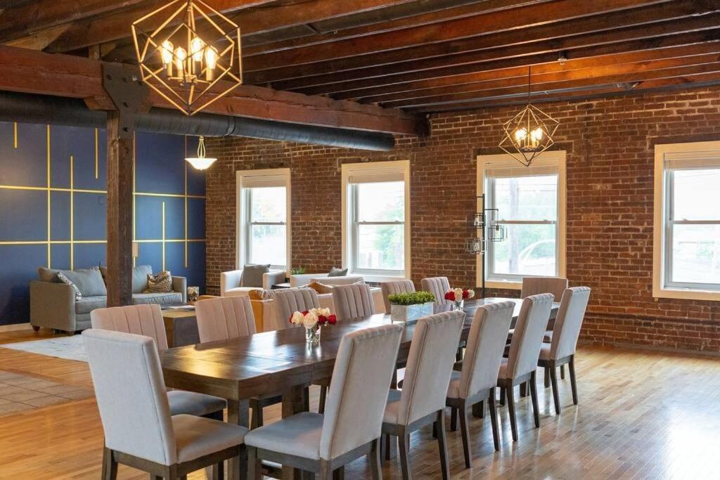 King Penthouse Sleep8 4bed 3br 2ba Swepson Loft Apartment Louisville