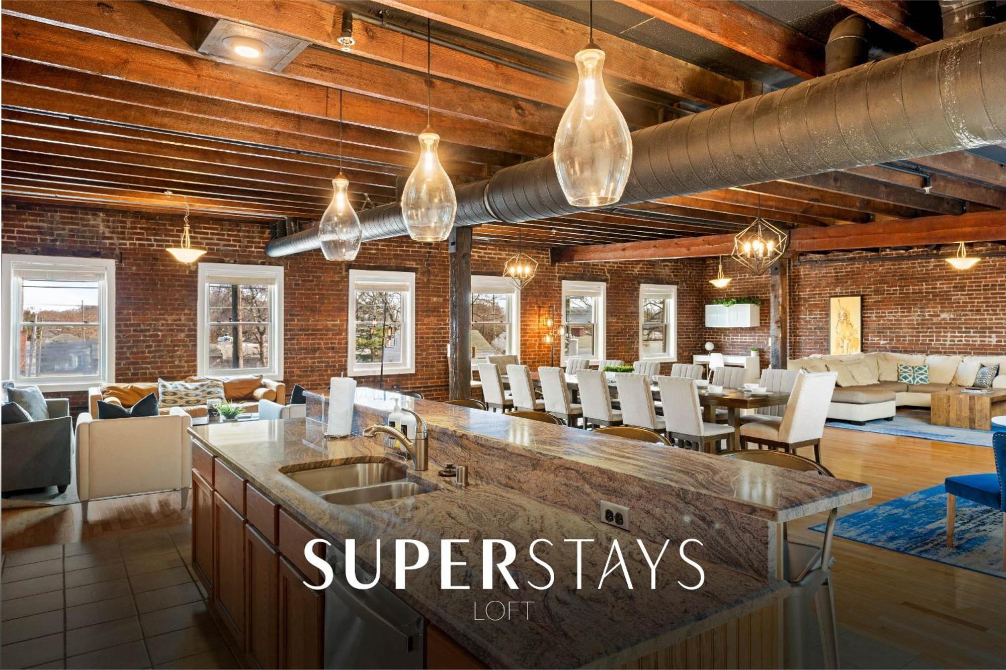 King Penthouse Sleep8 4bed 3br 2ba Swepson Loft Apartment *